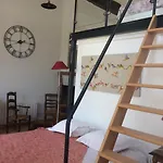Chambre D' Hotes La Lucasserie Bed & Breakfast 3*