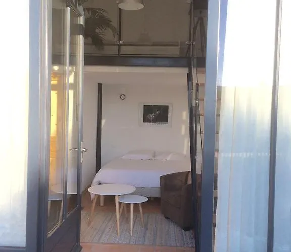 D' Hotes La Lucasserie Bed & Breakfast